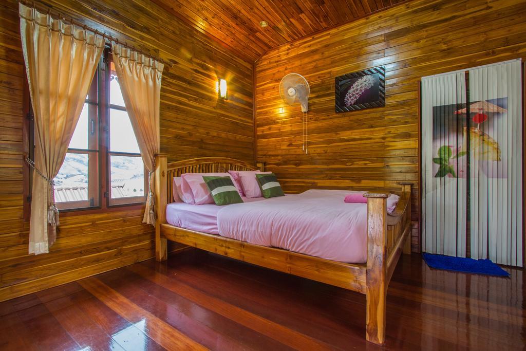 Floral Hill Khaokho Hotel Khao Kho Bilik gambar